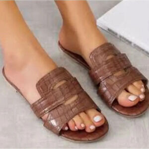 Summer Slip On Flats - 39 (8.5)